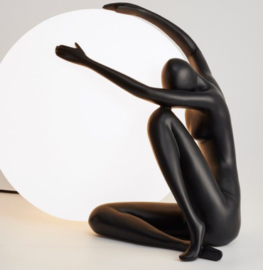 Lampe sphère lumineuse sur sculpture résine abstrait