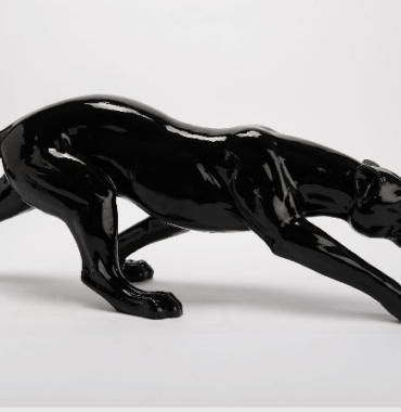 Panthère- noire- en- attaque.